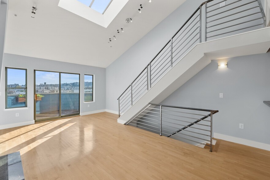 Main floor living/deck - 588 S Van Ness Ave