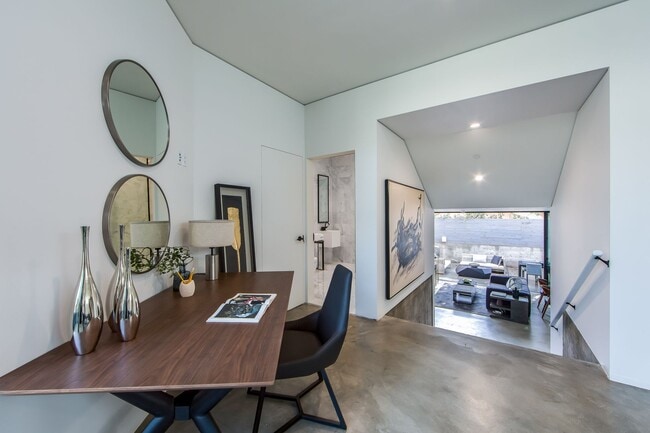 Building Photo - Hilldale