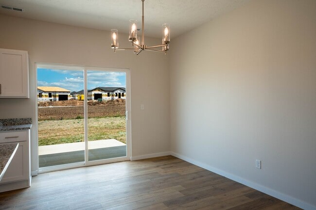 Building Photo - BRAND NEW 3 BEDROOM HOME - Mount Vernon, MO