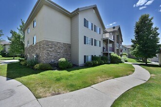 Building Photo - Beautiful 3 Bedroom Condo in Amazing Locat...