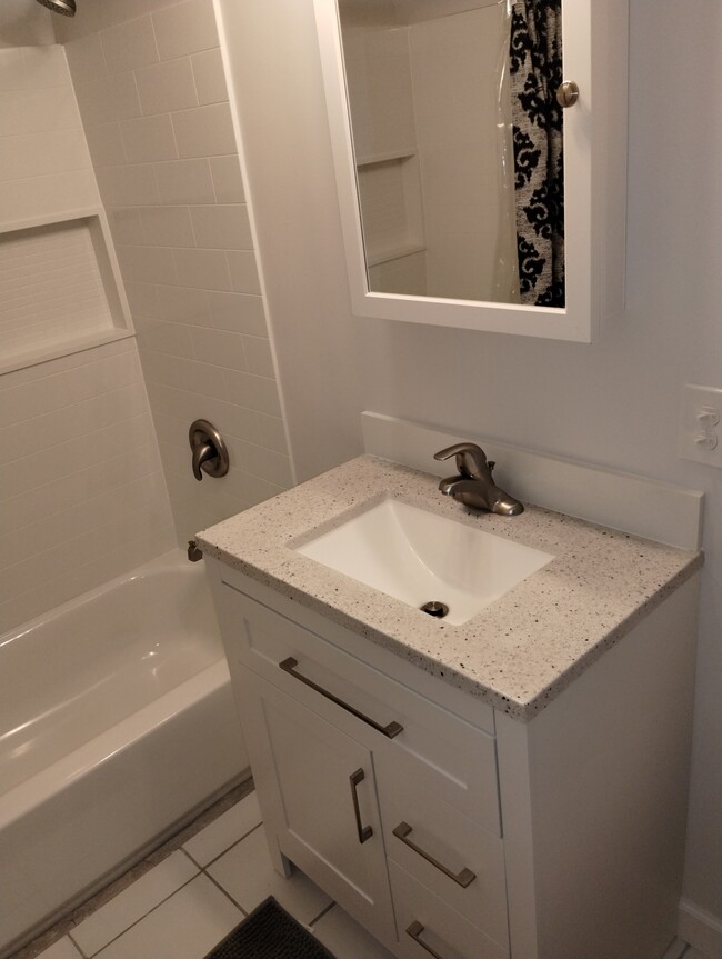 bathroom - 301 E Plainfield Rd