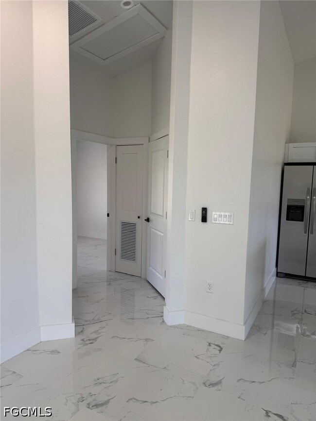 Building Photo - 4677 Golfview Blvd