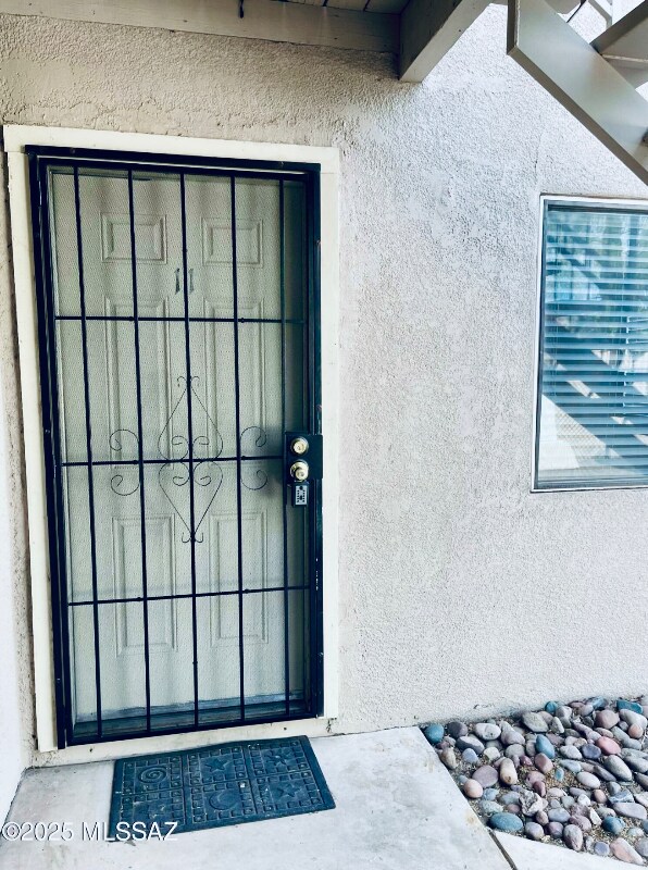 Building Photo - 3817 S Queen Palm Dr