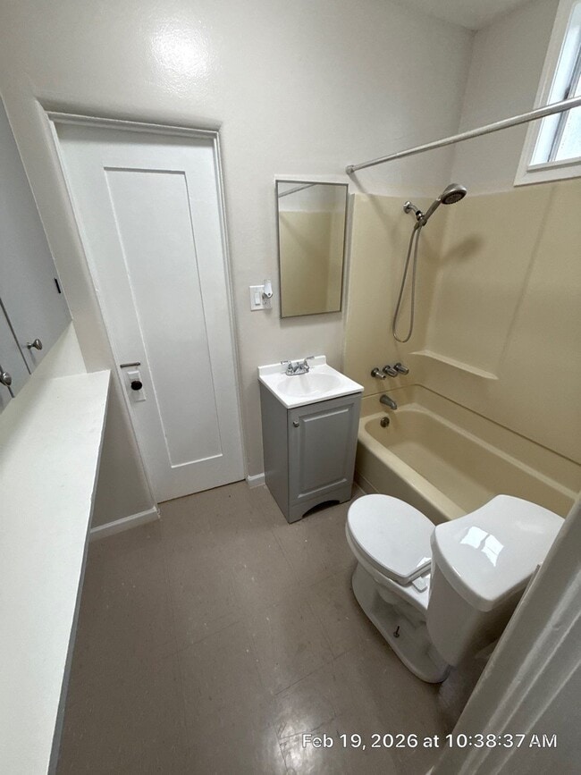 Building Photo - 946-948 E Nocta