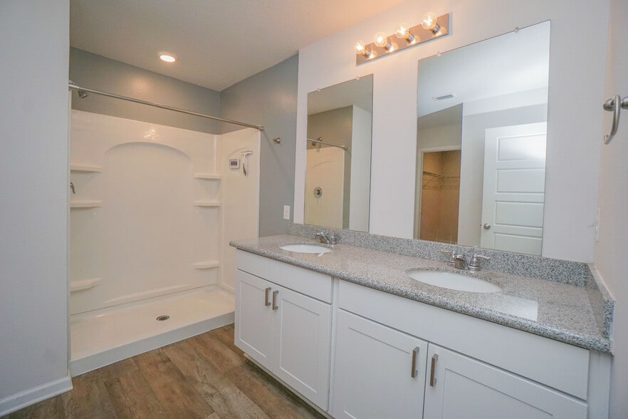 Building Photo - 2379 Kirkwood Dr