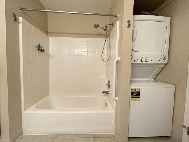 Building Photo - Fantastic Main Level Condo w/Garage, Patio...