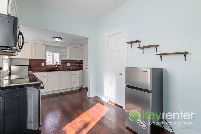 Building Photo - N Jefferson Duplex