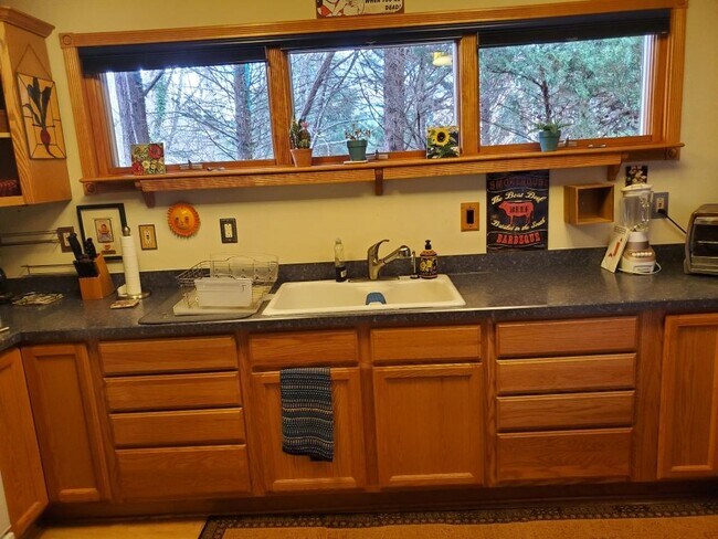 Building Photo - 48 Holly Hill Dr