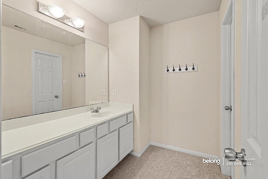 Building Photo - 9997 Knob Hollow Way