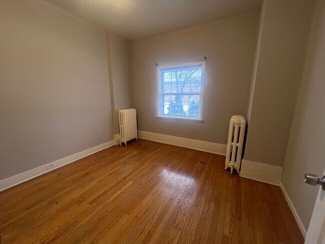 Building Photo - 1519-19 College Ave NE