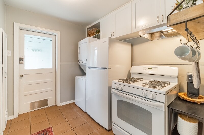 Building Photo - 1201 W Alan Ave