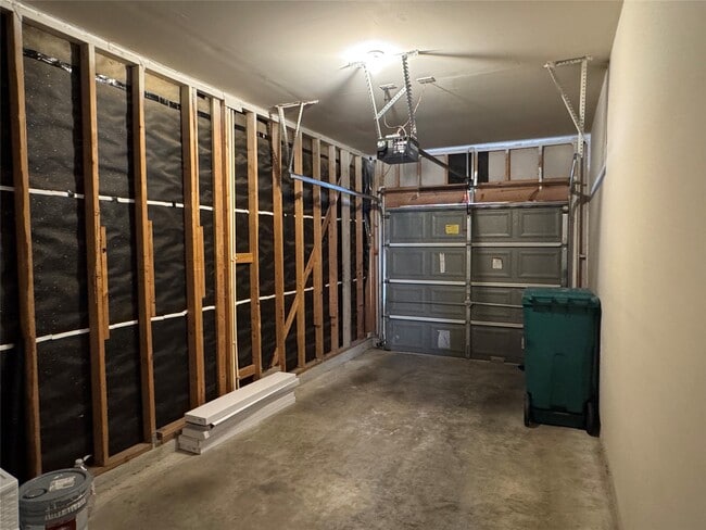 Building Photo - 4030 Mossy Pl Ln