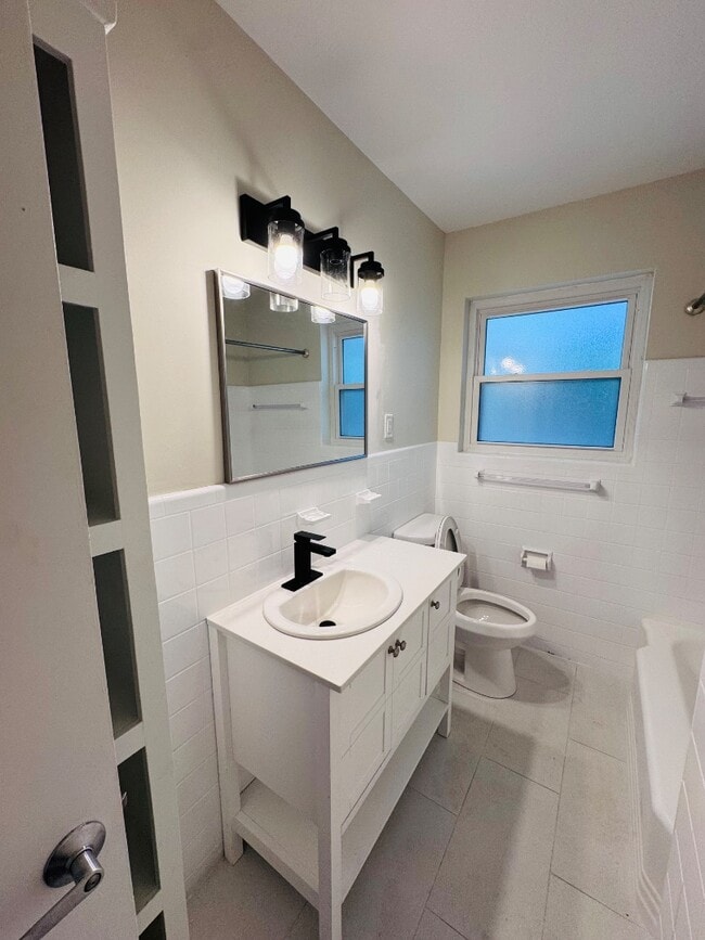 Building Photo - 1234 Belmont Terrace