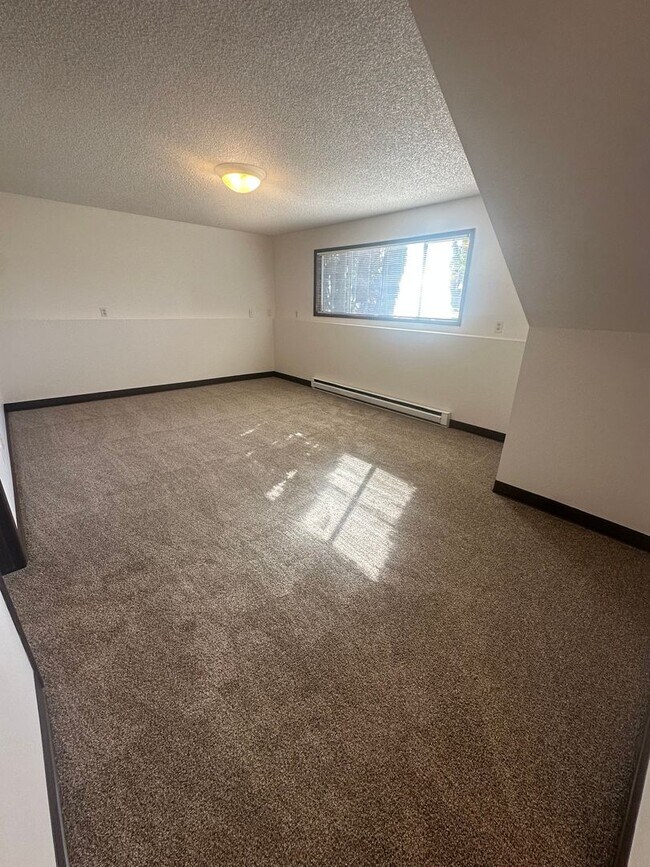 Building Photo - 1105