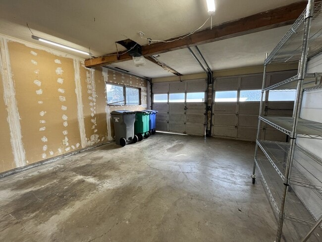 Building Photo - Classic Comfort: 3-Bed, 1.5-Bath Home with Covered Patio & Deck