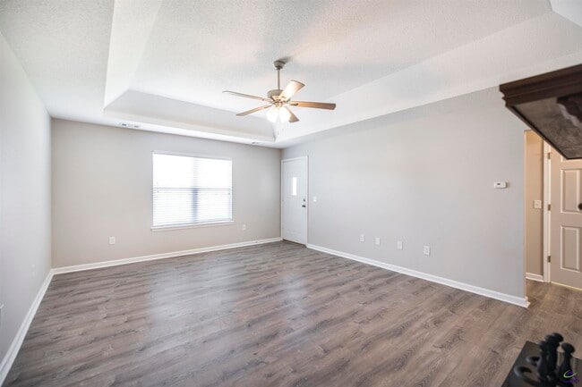 Building Photo - 309 Deerfield Cir