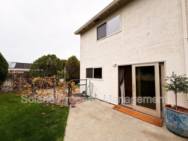 Building Photo - 950 Pembroke Way