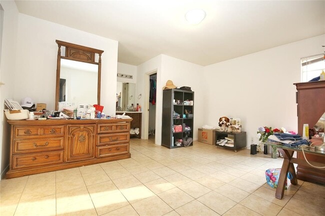 Building Photo - 204 Deerfield Park Dr