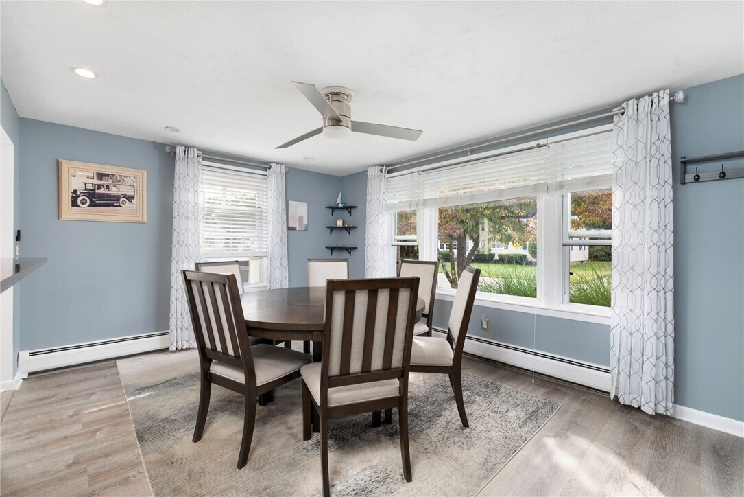 Living room - 118 Airway Rd