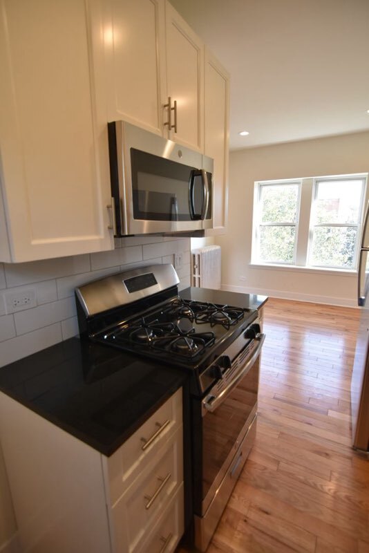 Building Photo - 4424-4432 N Wolcott Ave