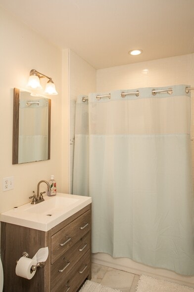 Building Photo - 66 Chestnut St