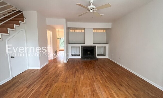 Building Photo - Charming Townhome with 2Beds/2Baths/Private Patio/ Fenced Yard/ Available Now!