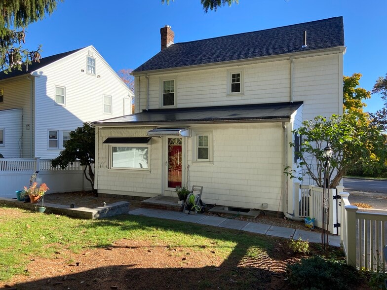Building Photo - 27 Clearwater Dr