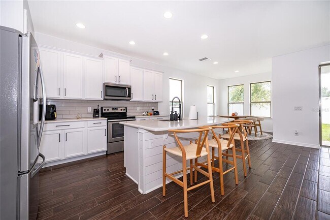 Building Photo - 2022 Redbay Ave