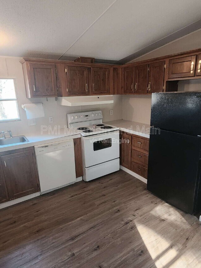 Building Photo - 15 Sarah Hill