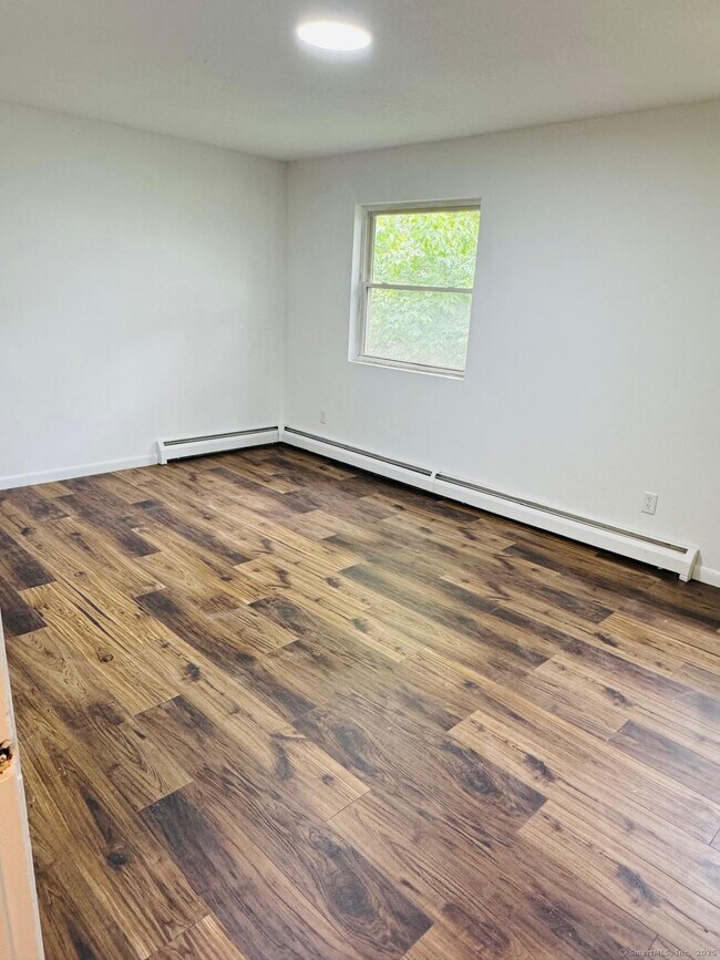 Building Photo - 374 Halley Ave