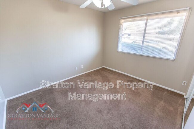 Building Photo - 704 E La Jolla Dr