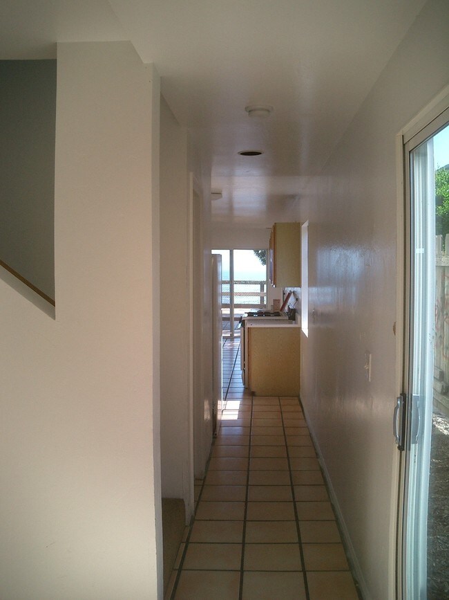 Building Photo - 6565 Del Playa Dr