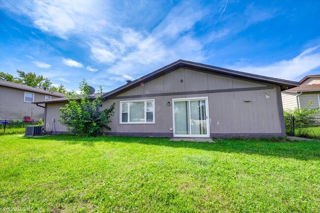 Building Photo - 17861 Princeton Ln