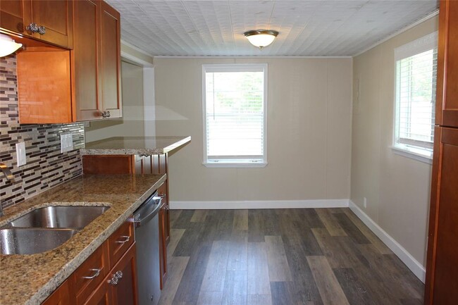 Building Photo - 706 S Blackwell St