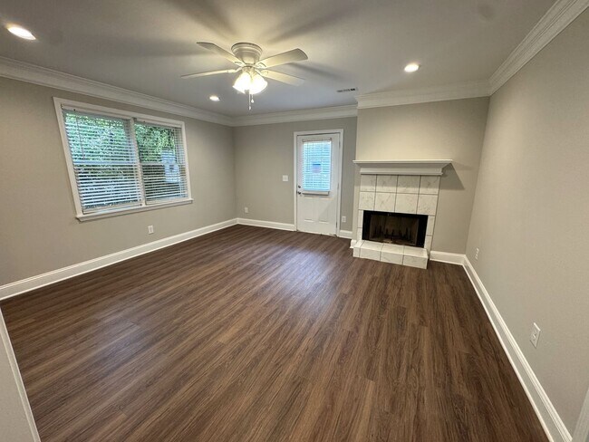 Building Photo - Five Points 6br House