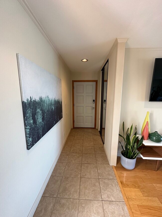 Building Photo - 3707 E Livingston Dr