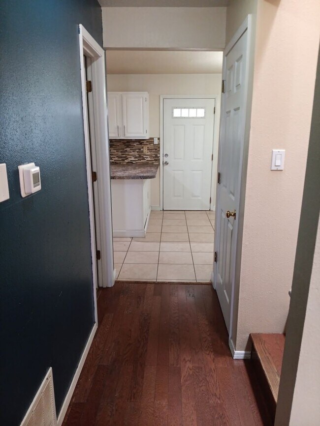 Building Photo - 3 Bedroom, 2.5 Bathroom Home! Schedule a Showing Soon!