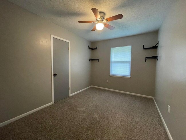 Building Photo - 122 Hillwood Dr