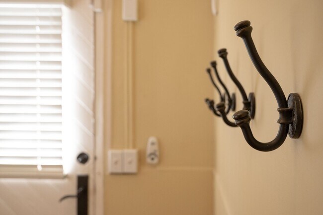 Building Photo - ***Furnished***Charming Historical Home for Lease in Downtown Winston-Salem