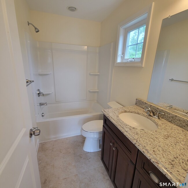 Building Photo - 19 Oak Meadows Dr