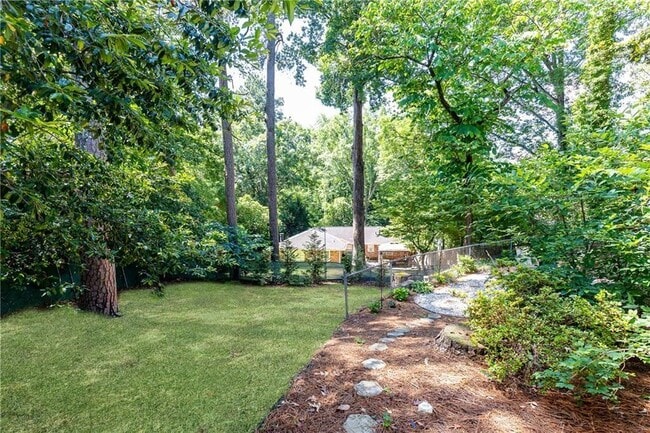 Building Photo - 1295 Lindenwood Ln NE