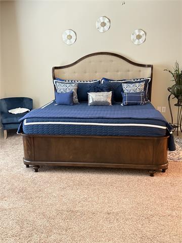 Building Photo - 303 S Kealy Ave