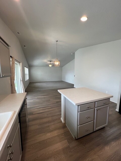 Building Photo - 4 Bed 2 Bath Home in Nampa!