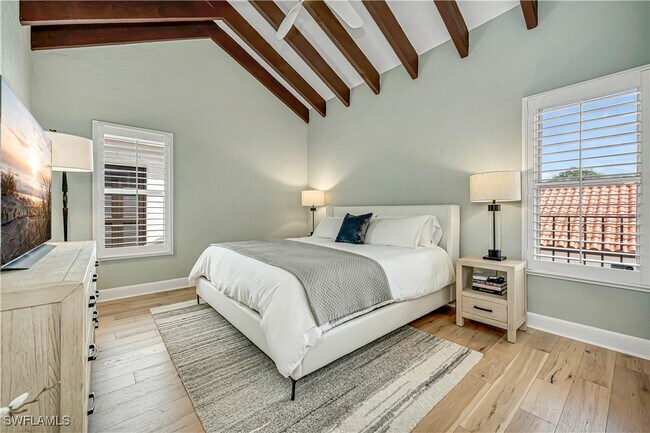 Building Photo - 5850 Pelican Bay Blvd