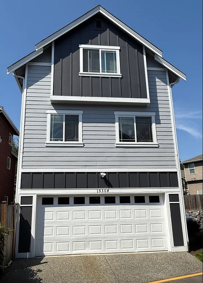 Primary Photo - Spacious 3 Bedroom, 3 Bath End-Unit Condo ...