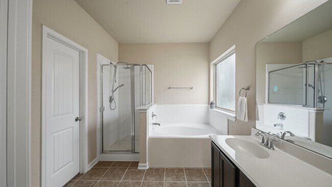 Building Photo - 13092 Greenbriar Dr