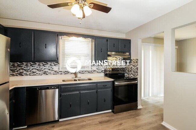 Building Photo - 3 Bedroom Pet-Friendly Home in Parkville, MO with Main Street Renewal