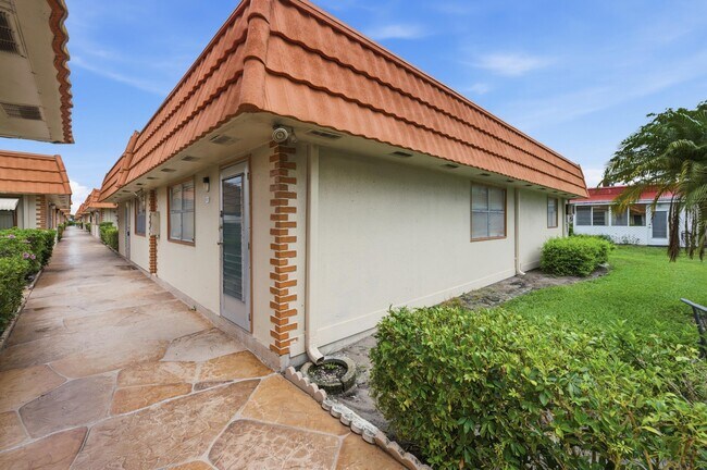 Building Photo - 28 Seville Dr