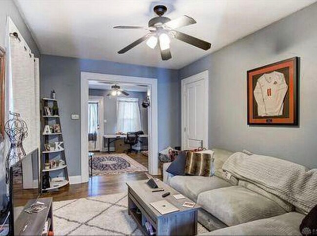 Building Photo - 10 /12 Garret St