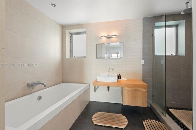 Building Photo - 1601 West Ave